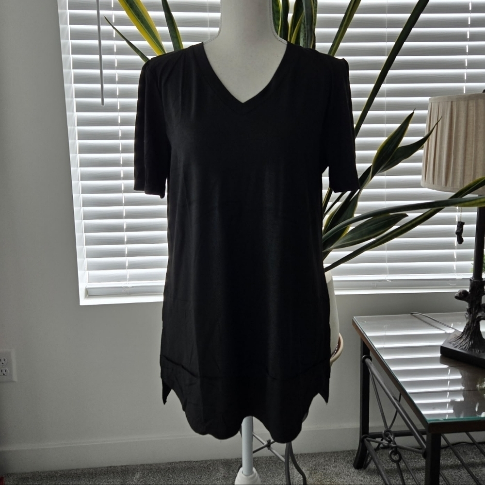 Women's Black Basic Short Sleeve Tunic Top. Size Medium. New without tag…